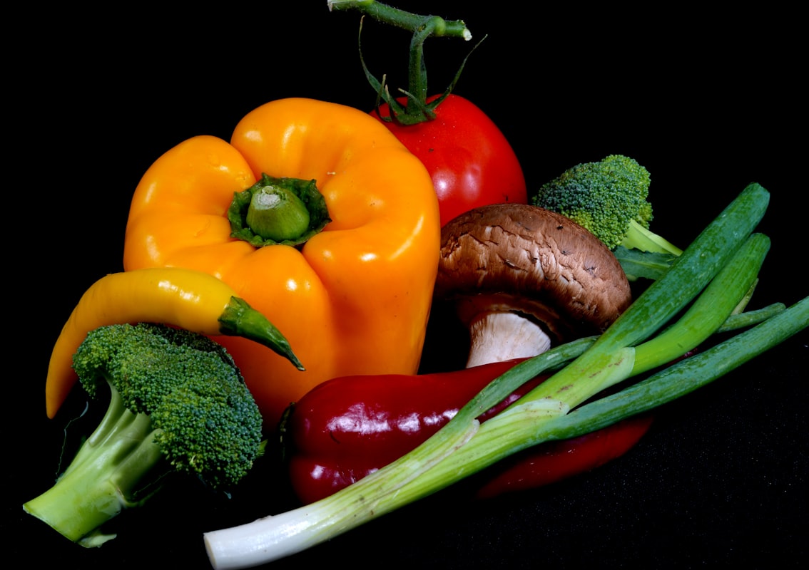 Profesional en nutrición asesorando sobre alimentación saludable